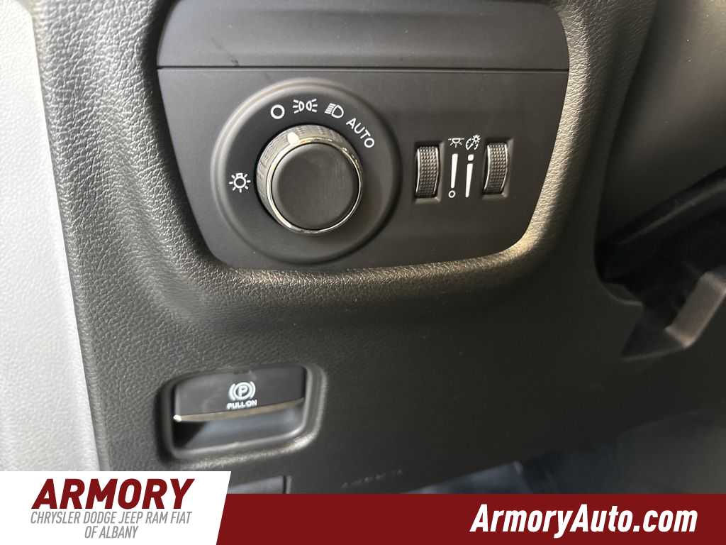 Thumbnail: 2026 Jeep Grand Cherokee - 10