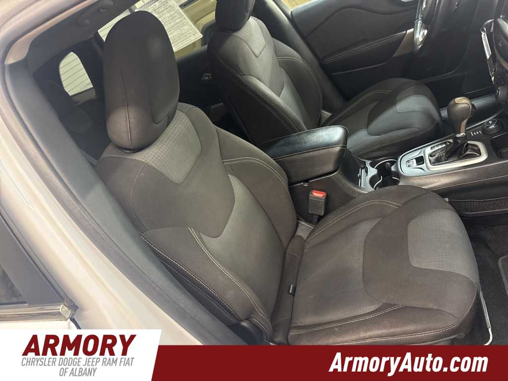 Thumbnail: 2017 Jeep Cherokee - 36