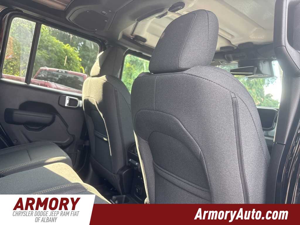 Thumbnail: 2025 Jeep Gladiator - 23