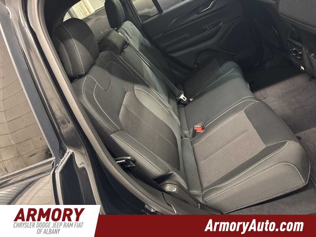 Thumbnail: 2025 Jeep Grand Cherokee - 32