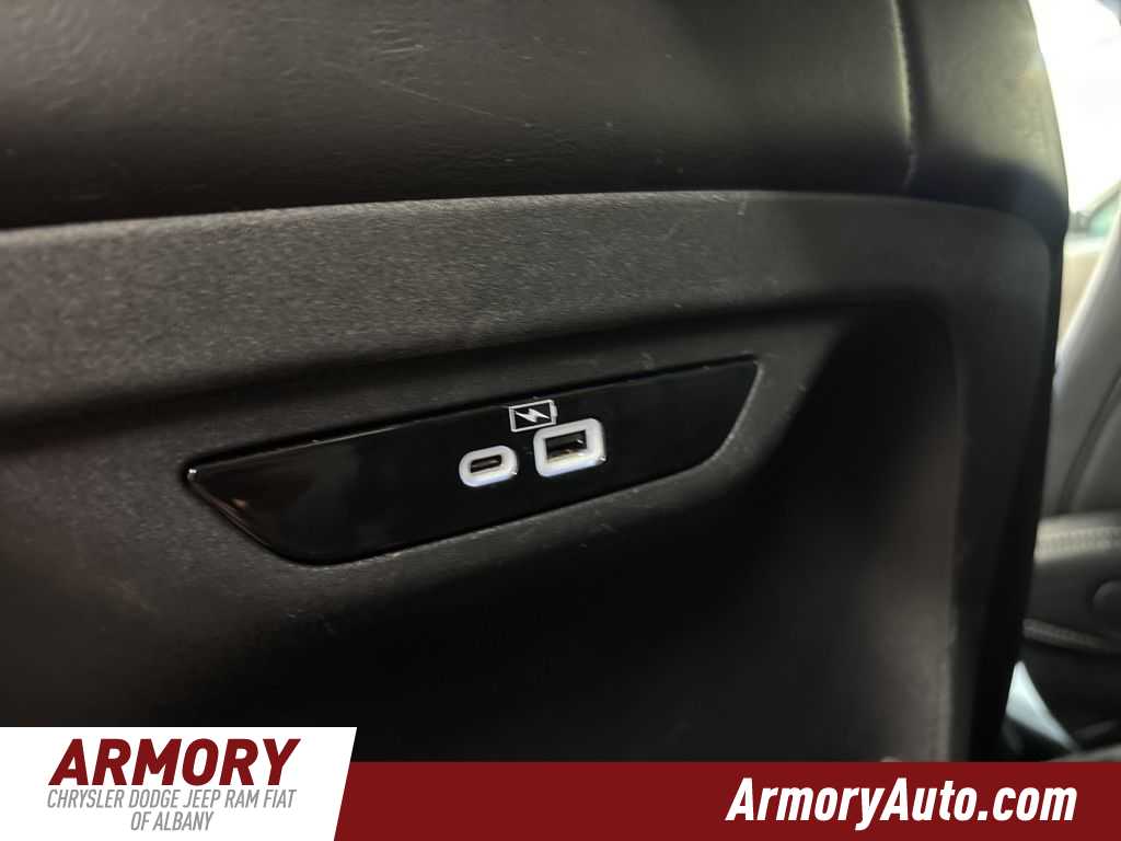 Thumbnail: 2023 Chrysler Pacifica - 25