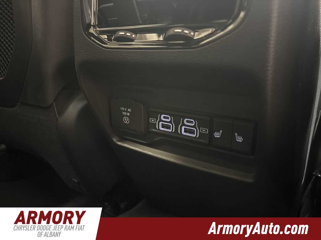 Thumbnail: 2025 Jeep Grand Cherokee - 34