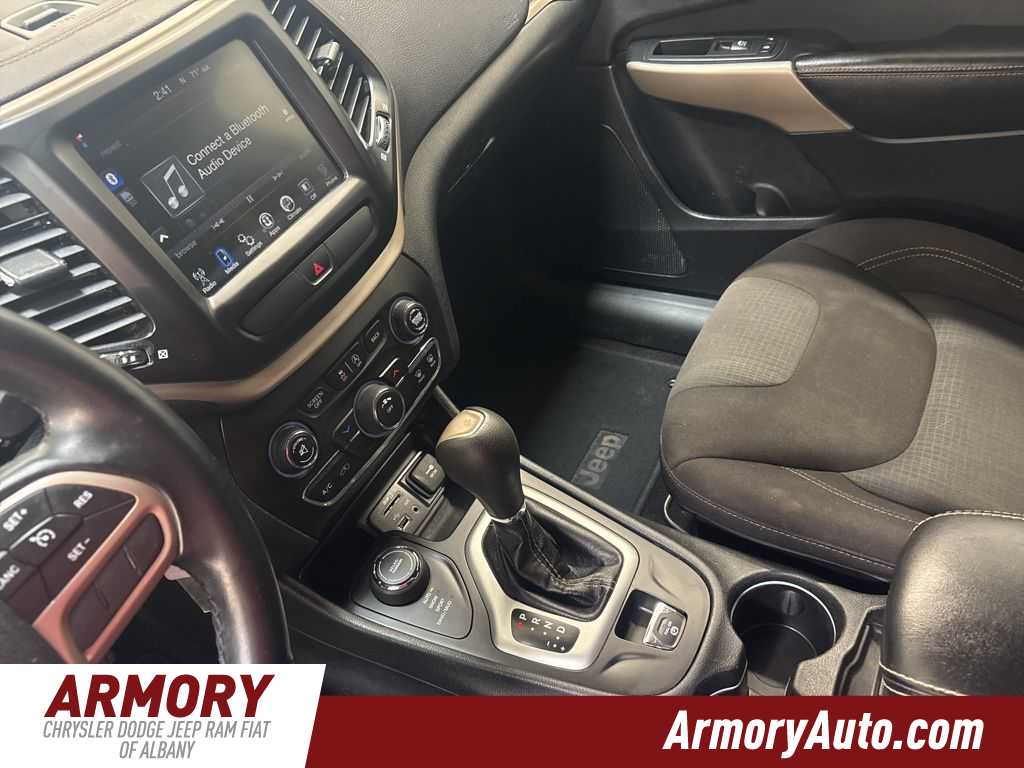 Thumbnail: 2017 Jeep Cherokee - 15