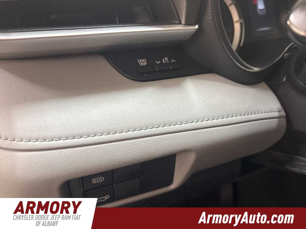 Thumbnail: 2022 Toyota Highlander - 11