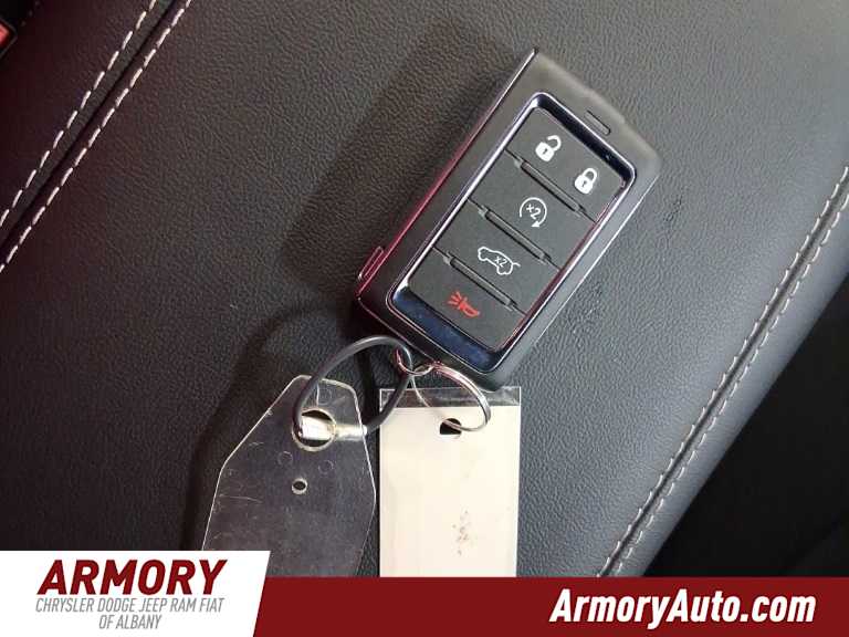 Thumbnail: 2025 Jeep Grand Cherokee - 21