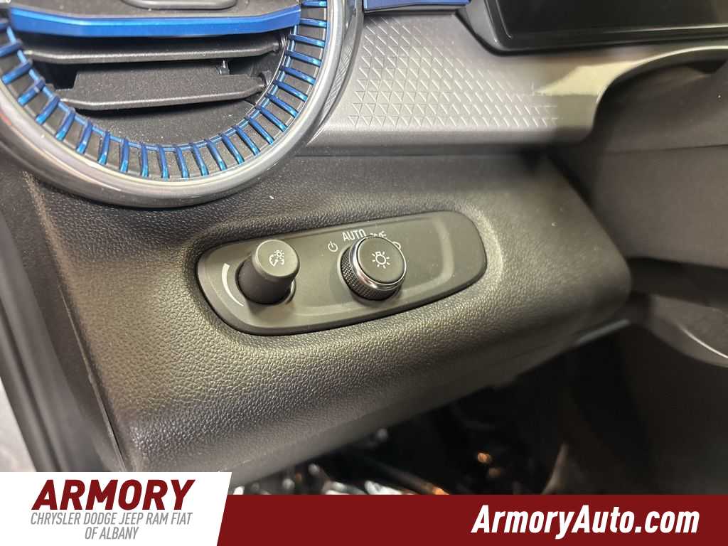 Thumbnail: 2025 Chevrolet Trax - 11