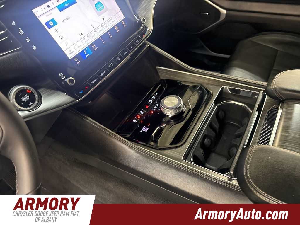 Thumbnail: 2024 Jeep Wagoneer - 18