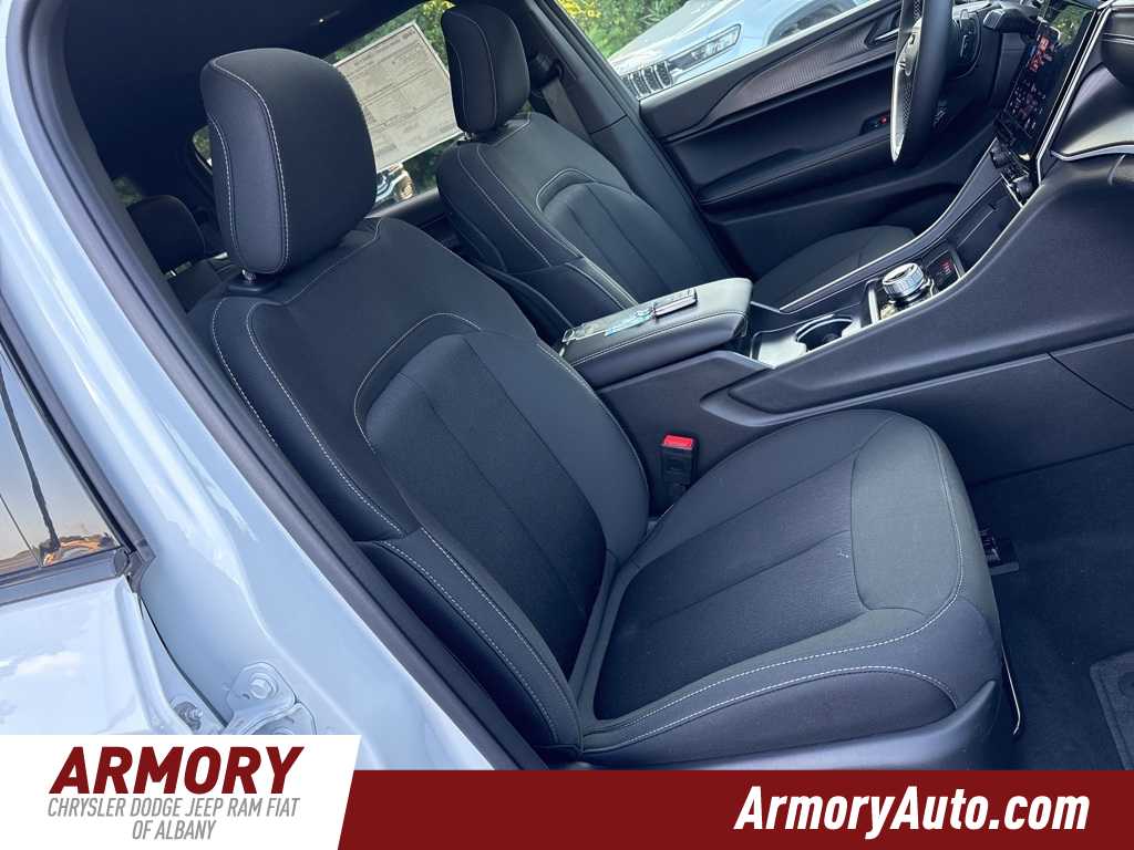 Thumbnail: 2025 Jeep Grand Cherokee L - 28