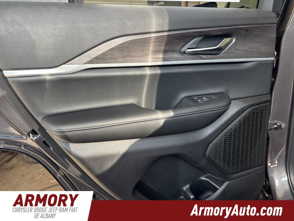 Thumbnail: 2025 Jeep Grand Cherokee - 23