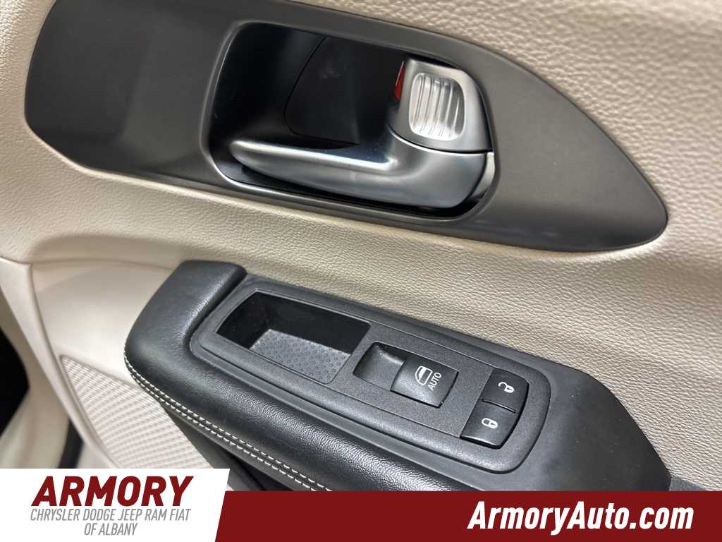 2023 Chrysler Pacifica Touring L 42
