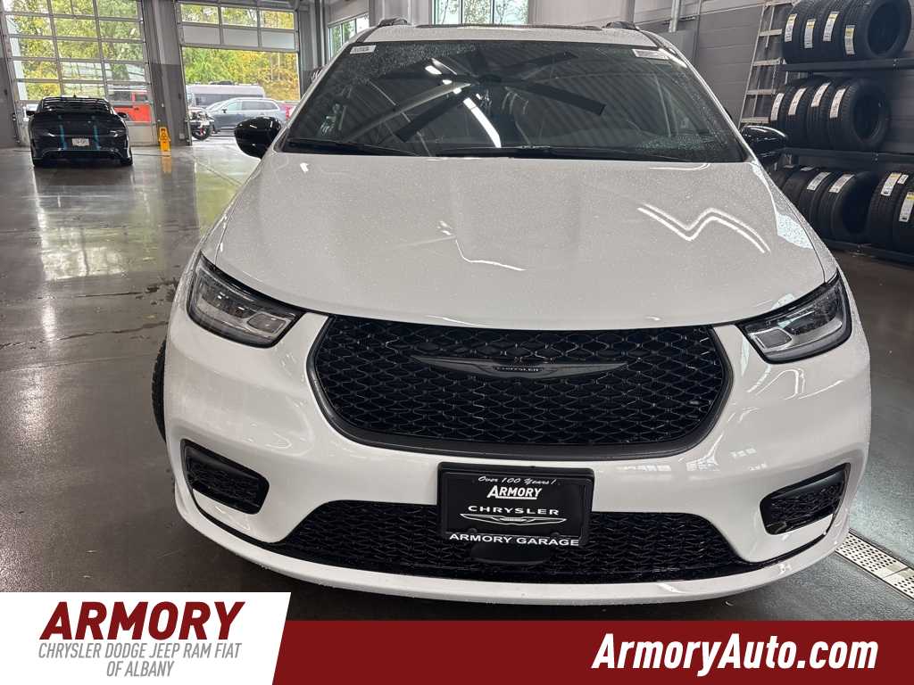 Thumbnail: 2026 Chrysler Pacifica - 2