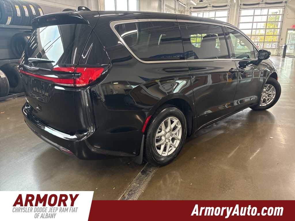 Thumbnail: 2026 Chrysler Pacifica - 4