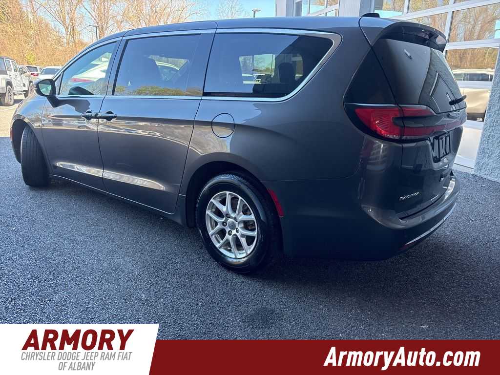 Thumbnail: 2023 Chrysler Pacifica - 5