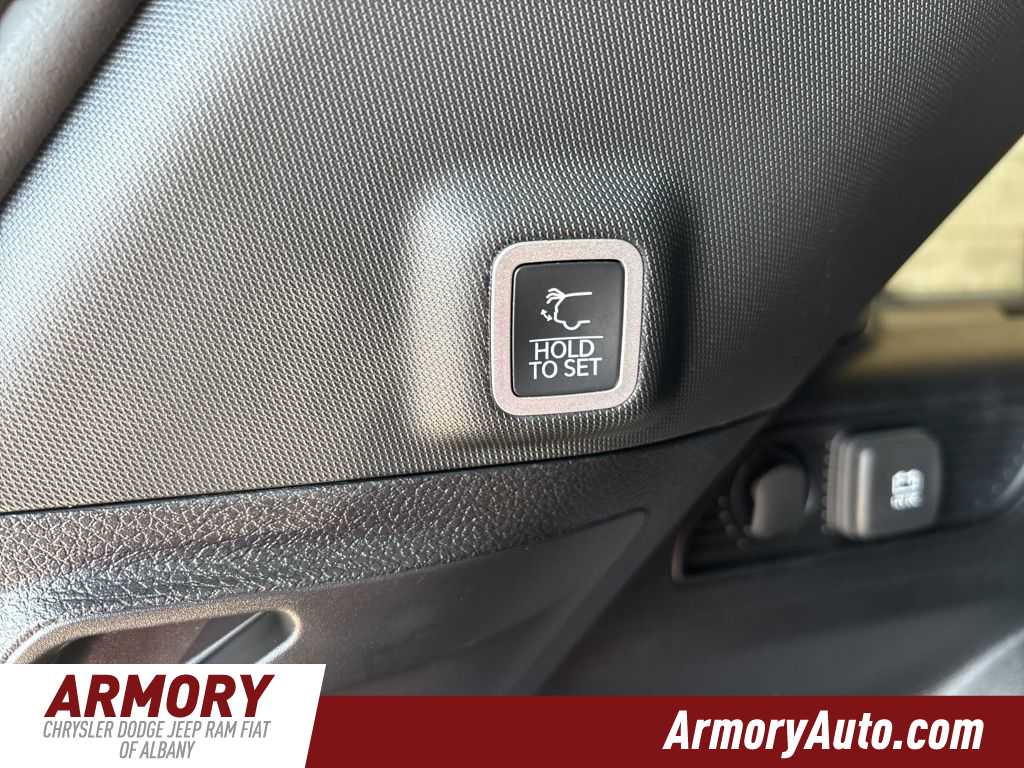 Thumbnail: 2025 Jeep Grand Cherokee - 26