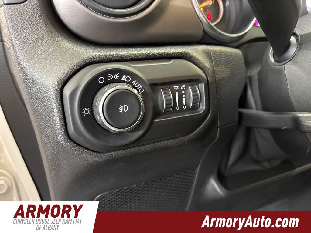 Thumbnail: 2019 Jeep Wrangler - 12