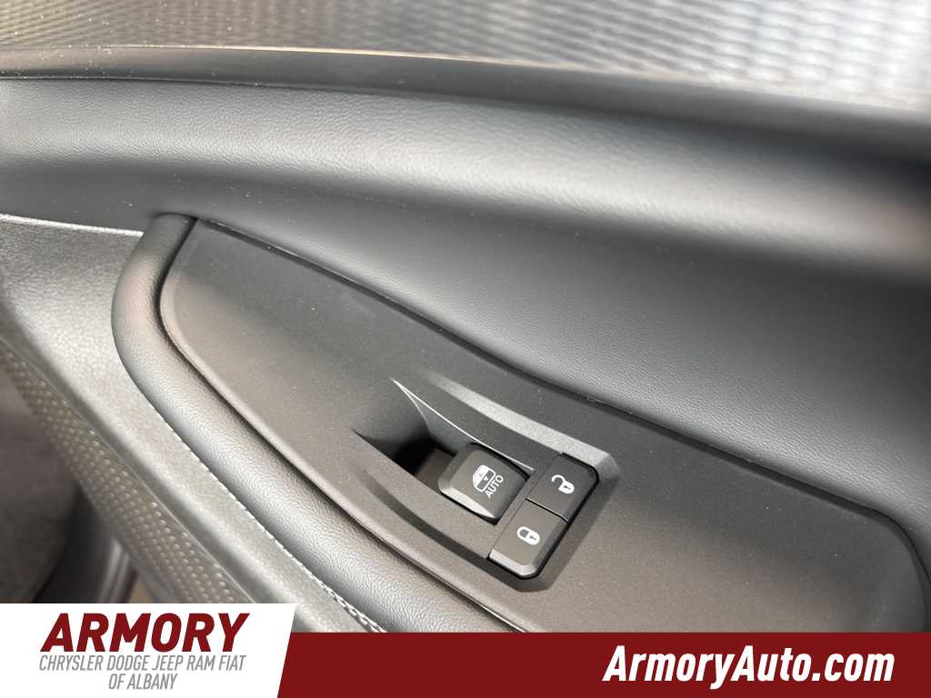 Thumbnail: 2025 Jeep Grand Cherokee - 32