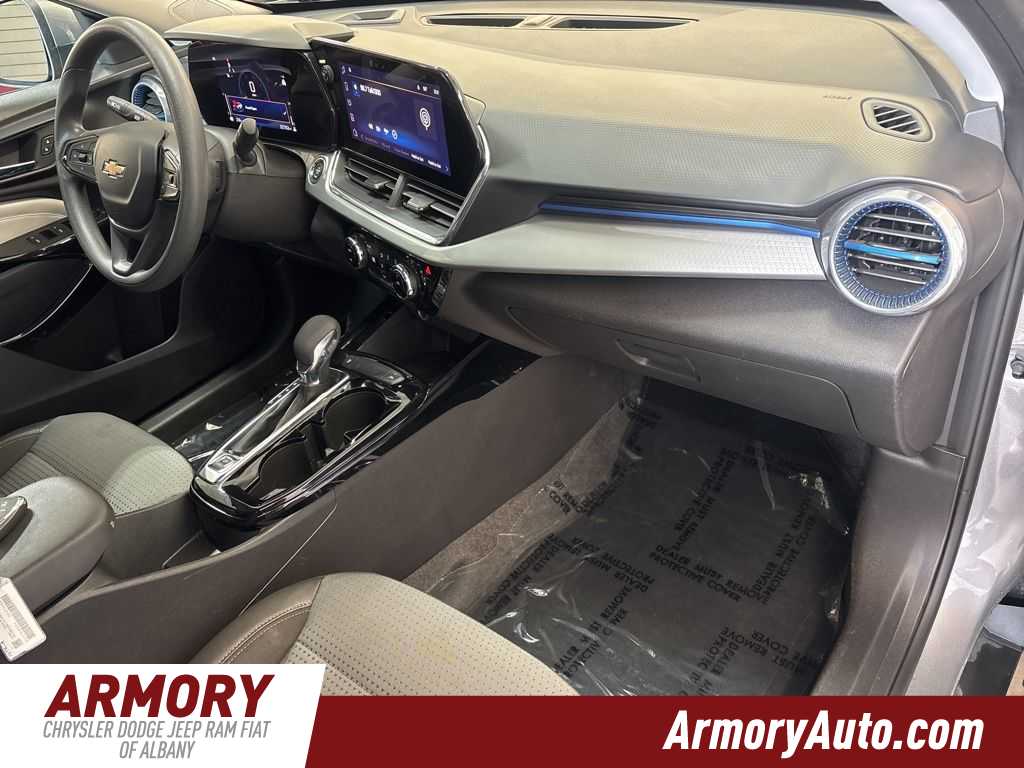 Thumbnail: 2025 Chevrolet Trax - 38