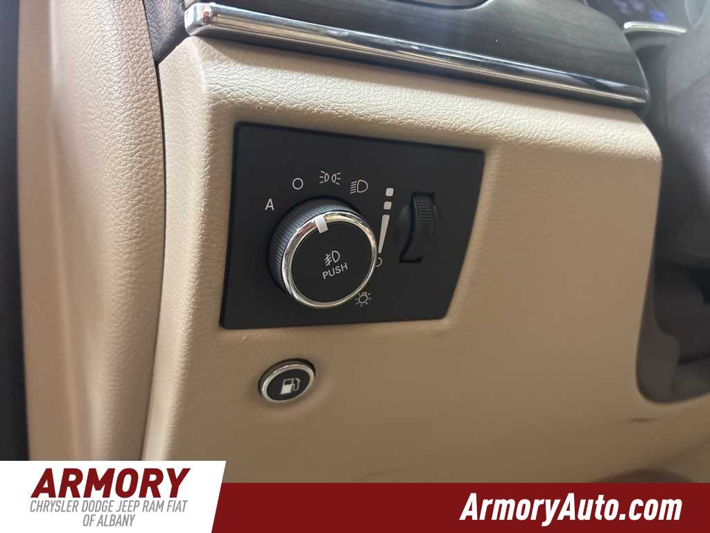 Thumbnail: 2016 Jeep Grand Cherokee - 11