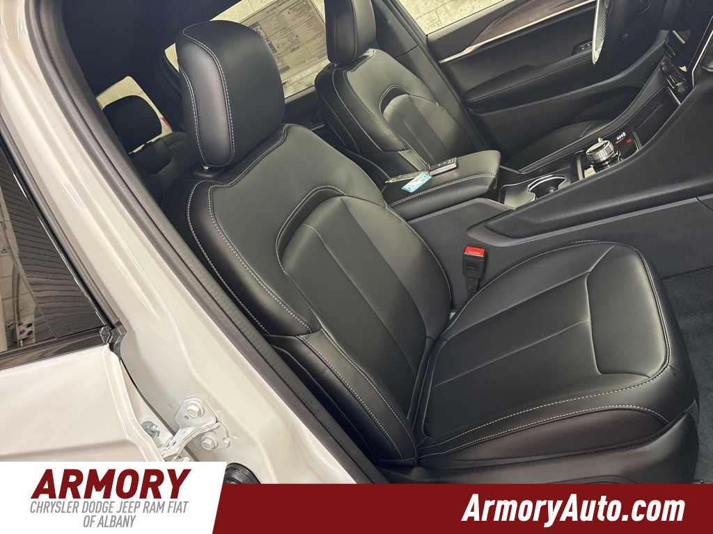 Thumbnail: 2025 Jeep Grand Cherokee - 33