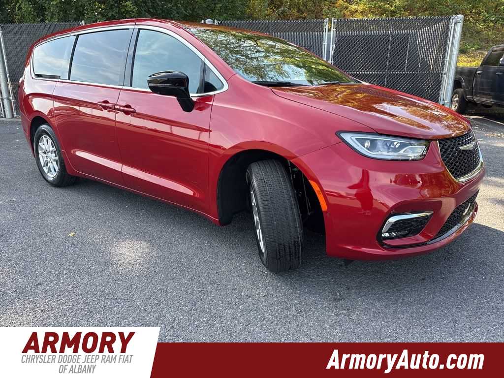 Thumbnail: 2026 Chrysler Pacifica - 3