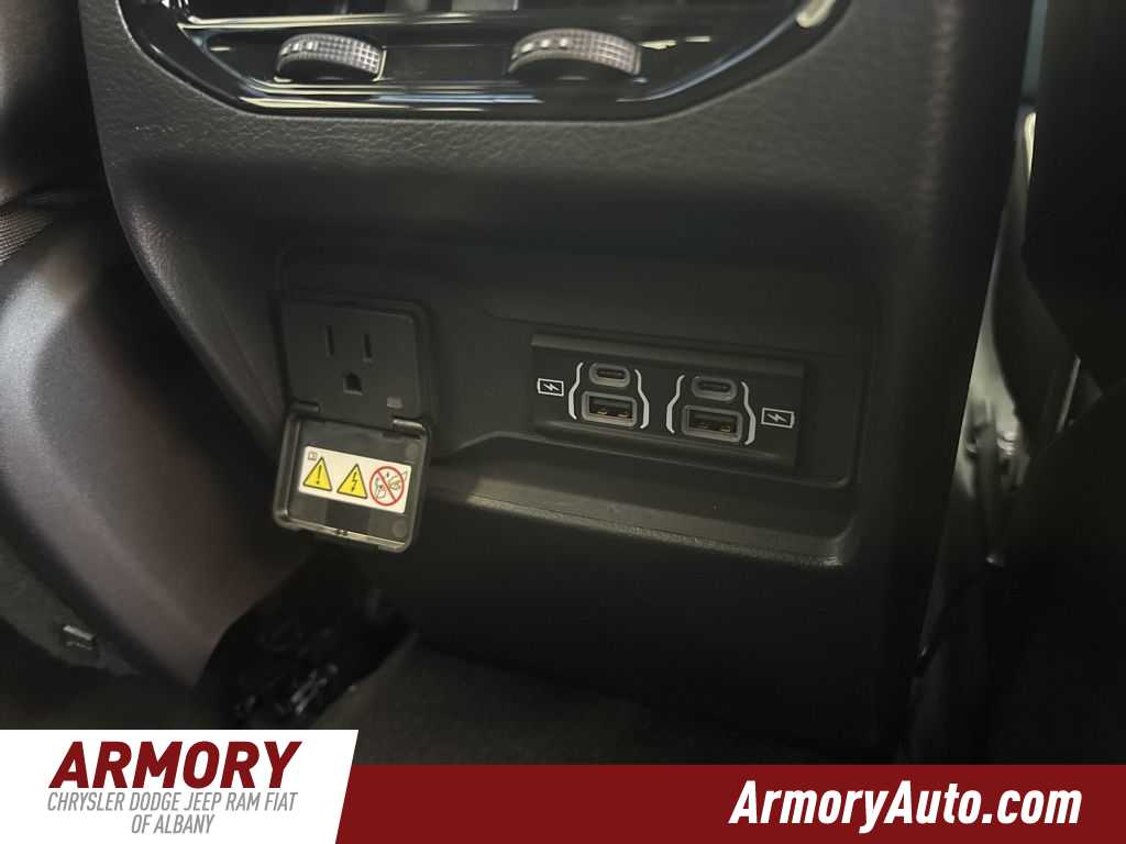 Thumbnail: 2025 Jeep Grand Cherokee - 31