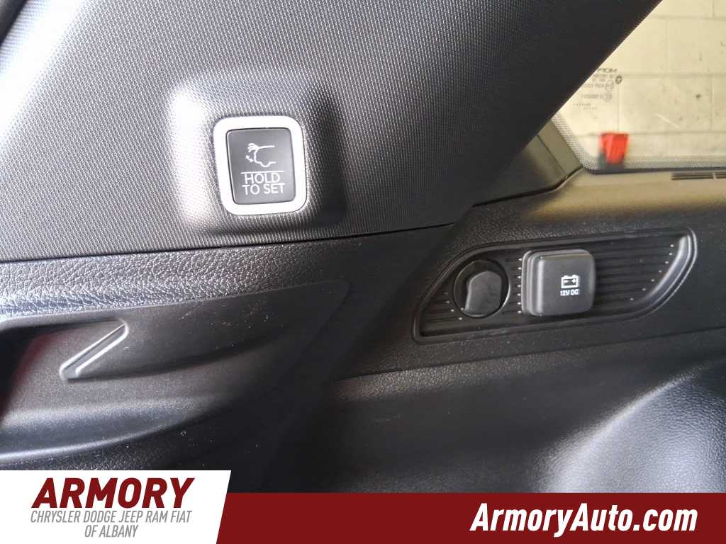 Thumbnail: 2025 Jeep Grand Cherokee - 28