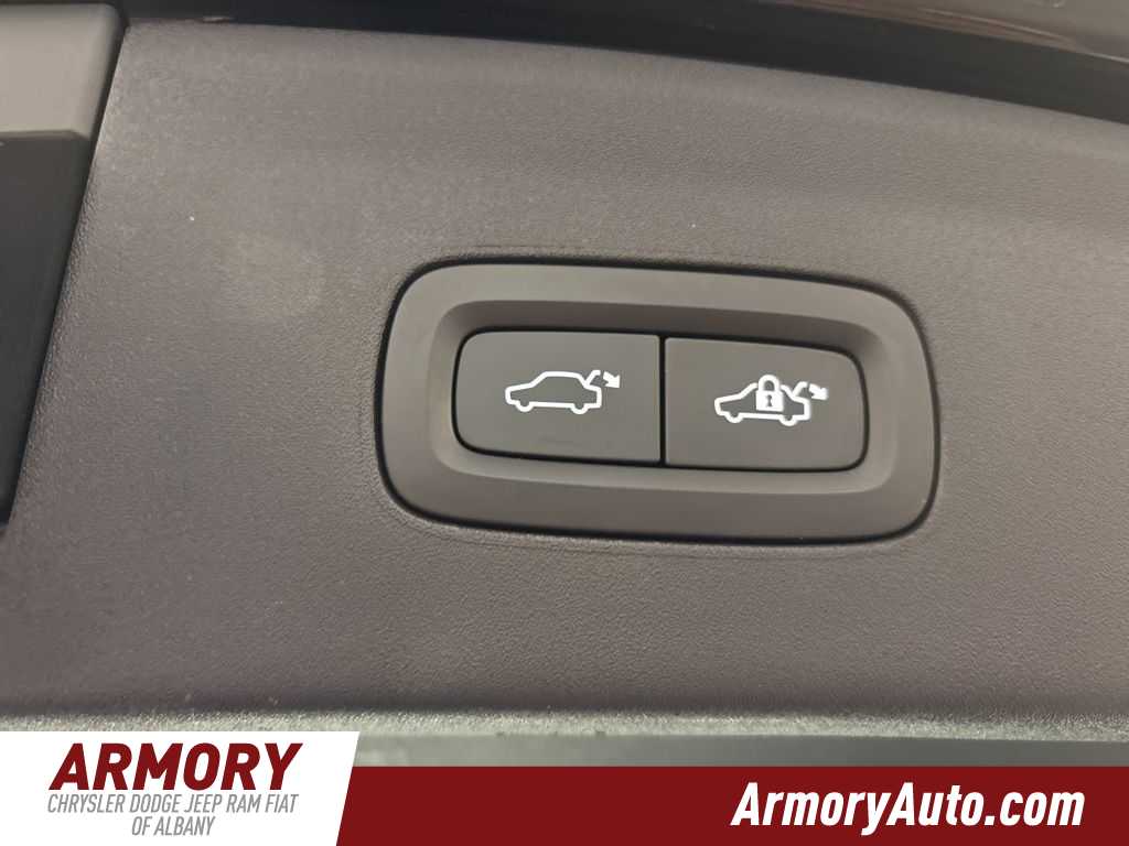 Thumbnail: 2021 Polestar 2 - 33