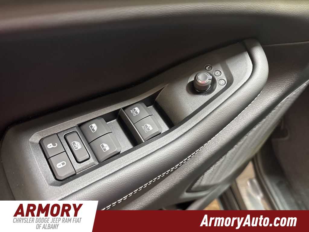 Thumbnail: 2025 Jeep Grand Cherokee - 8