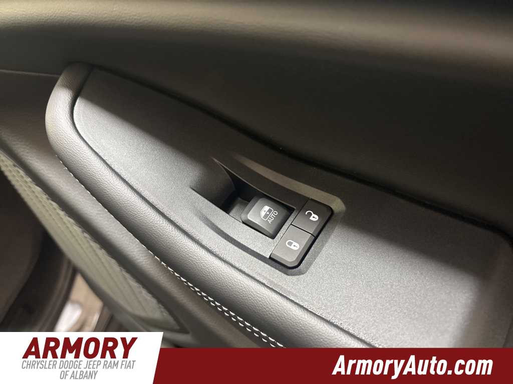 Thumbnail: 2025 Jeep Grand Cherokee - 36