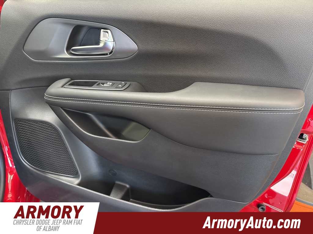 Thumbnail: 2026 Chrysler Pacifica - 39