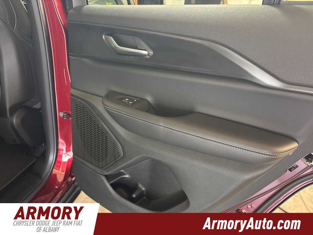 Thumbnail: 2025 Jeep Grand Cherokee - 31