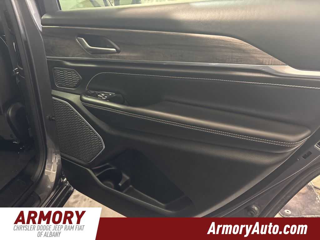 Thumbnail: 2023 Jeep Grand Cherokee L - 40