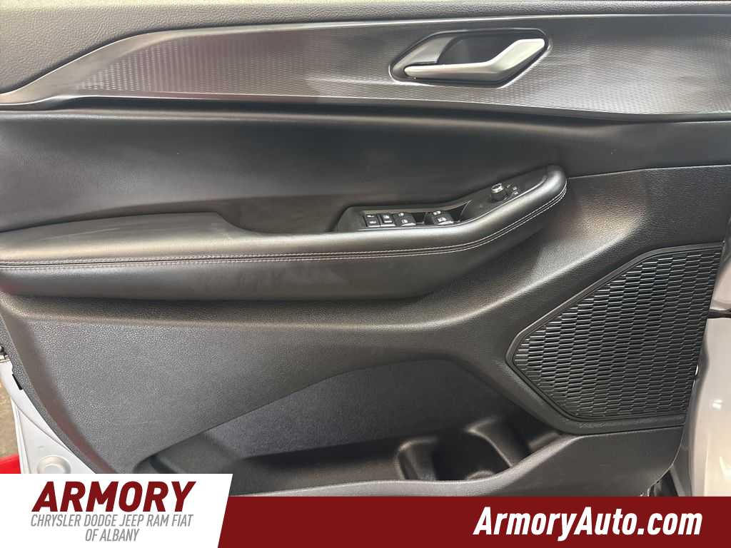 Thumbnail: 2023 Jeep Grand Cherokee - 8