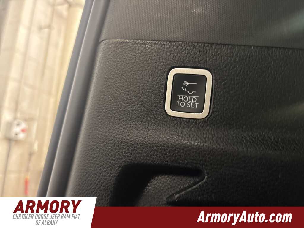 Thumbnail: 2024 Jeep Wagoneer - 38