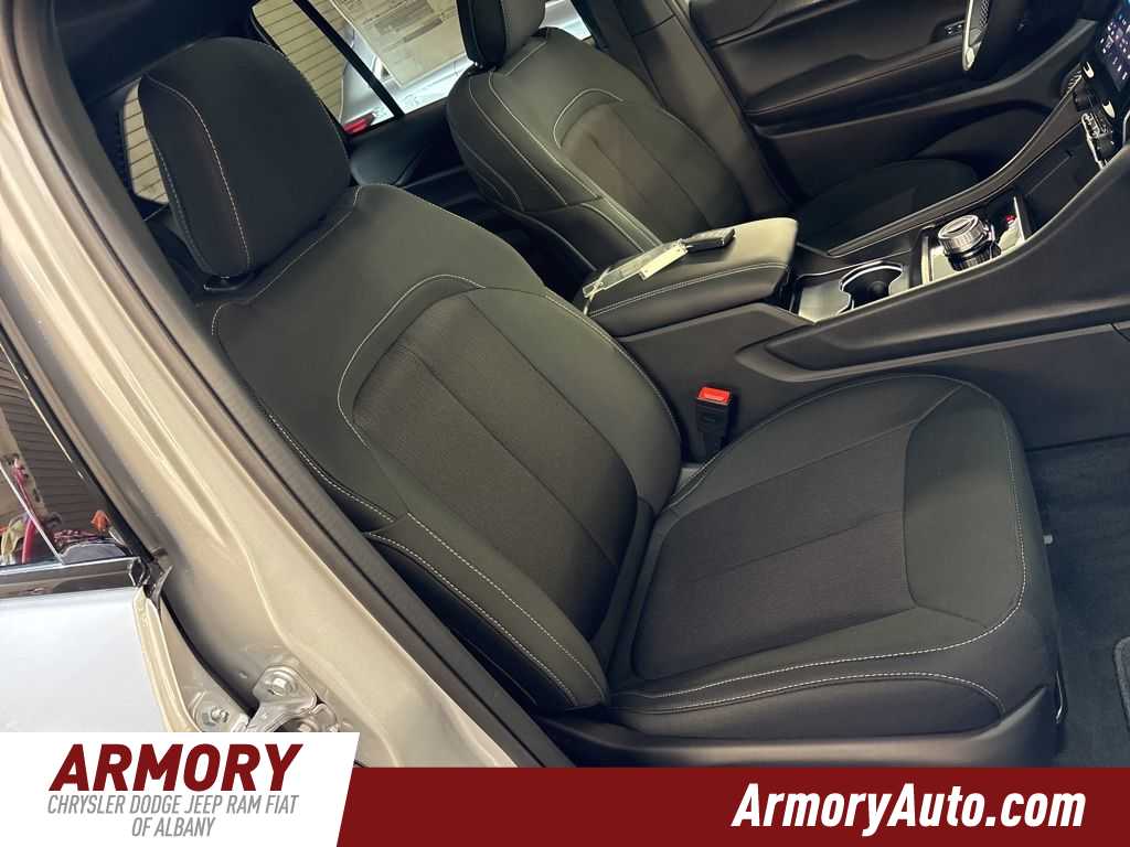 Thumbnail: 2026 Jeep Grand Cherokee - 40