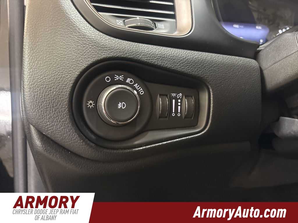 Thumbnail: 2023 Jeep Renegade - 10