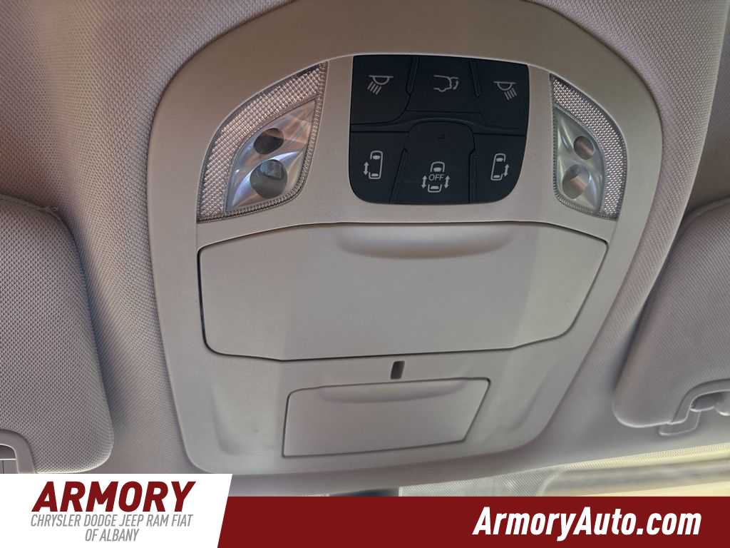 Thumbnail: 2023 Chrysler Pacifica - 22