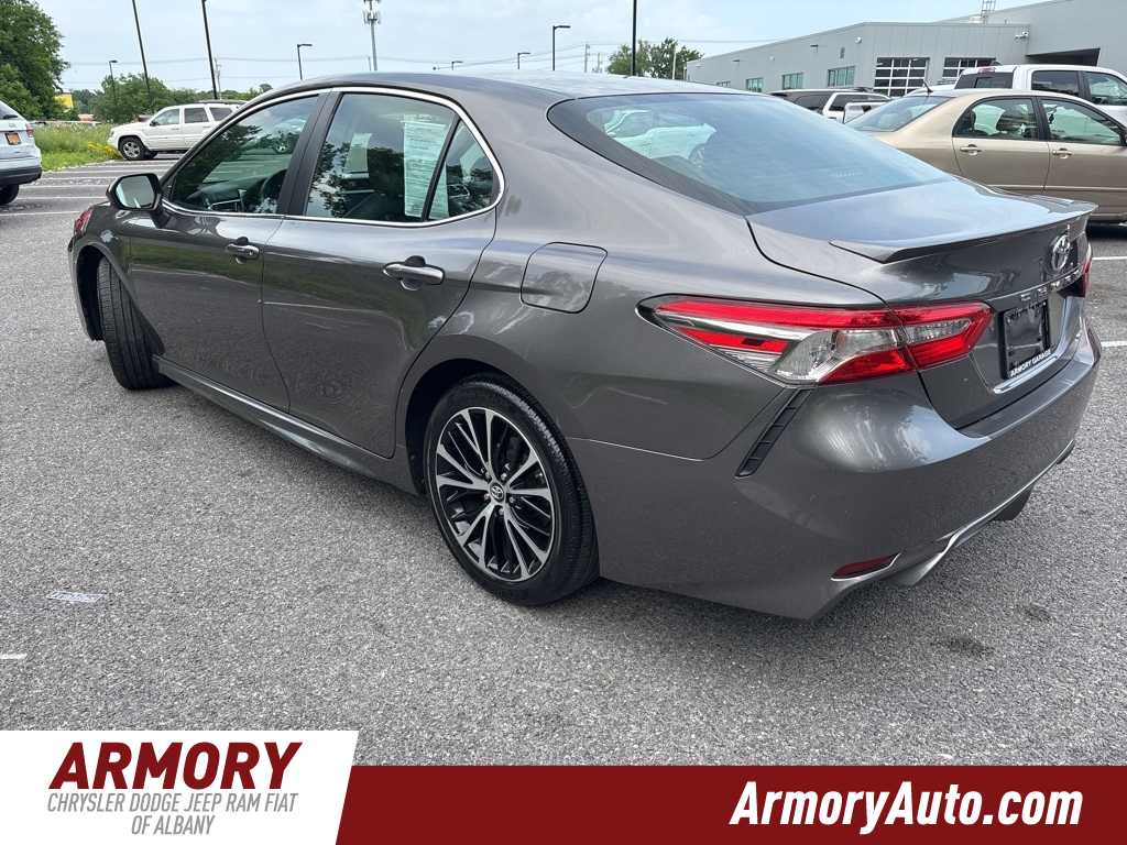 2018 Toyota Camry SE 6