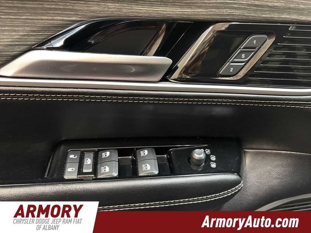 Thumbnail: 2023 Jeep Wagoneer - 8