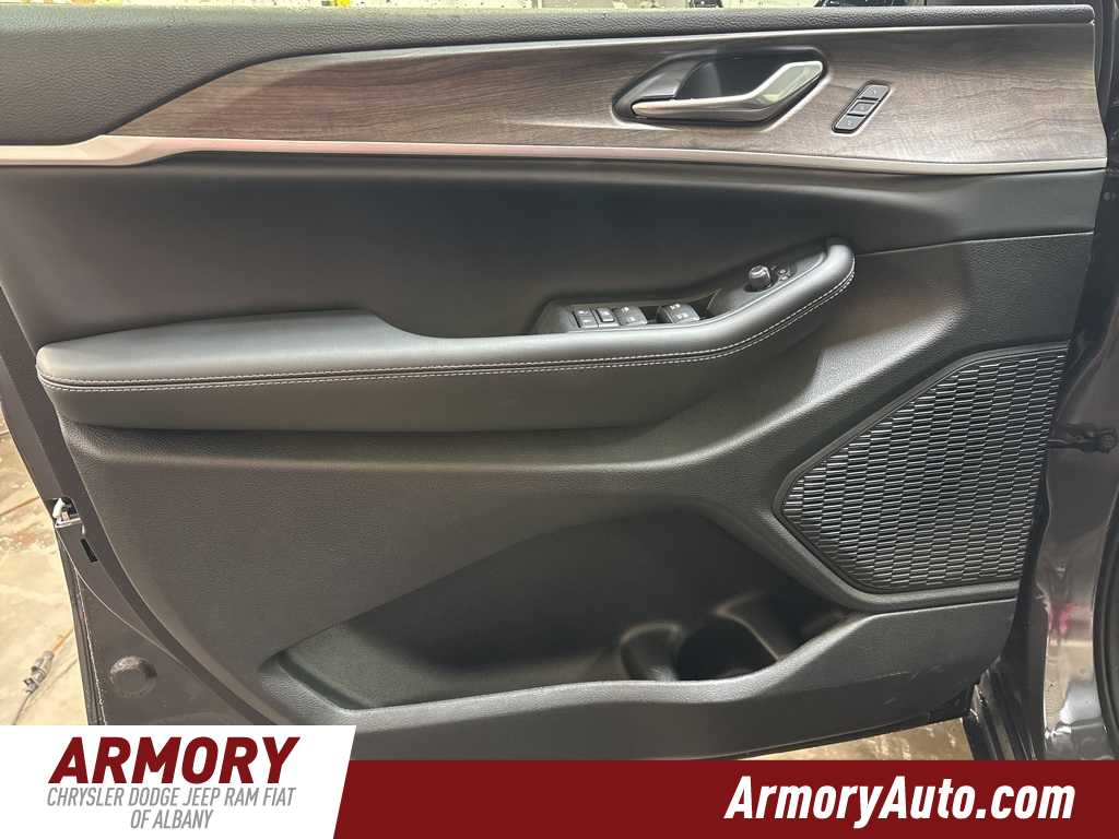 Thumbnail: 2025 Jeep Grand Cherokee - 7