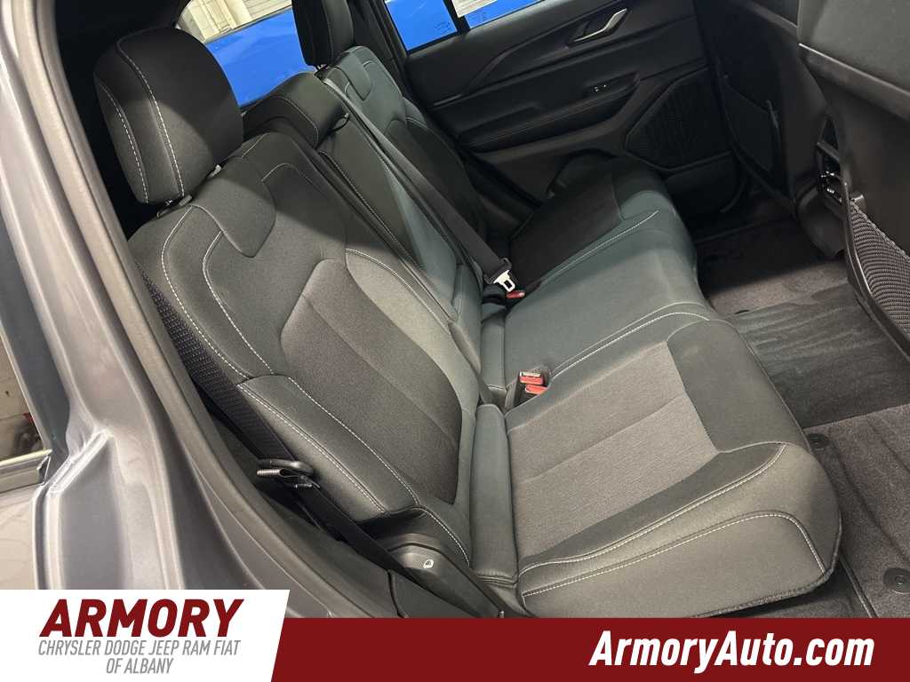 Thumbnail: 2025 Jeep Grand Cherokee - 33