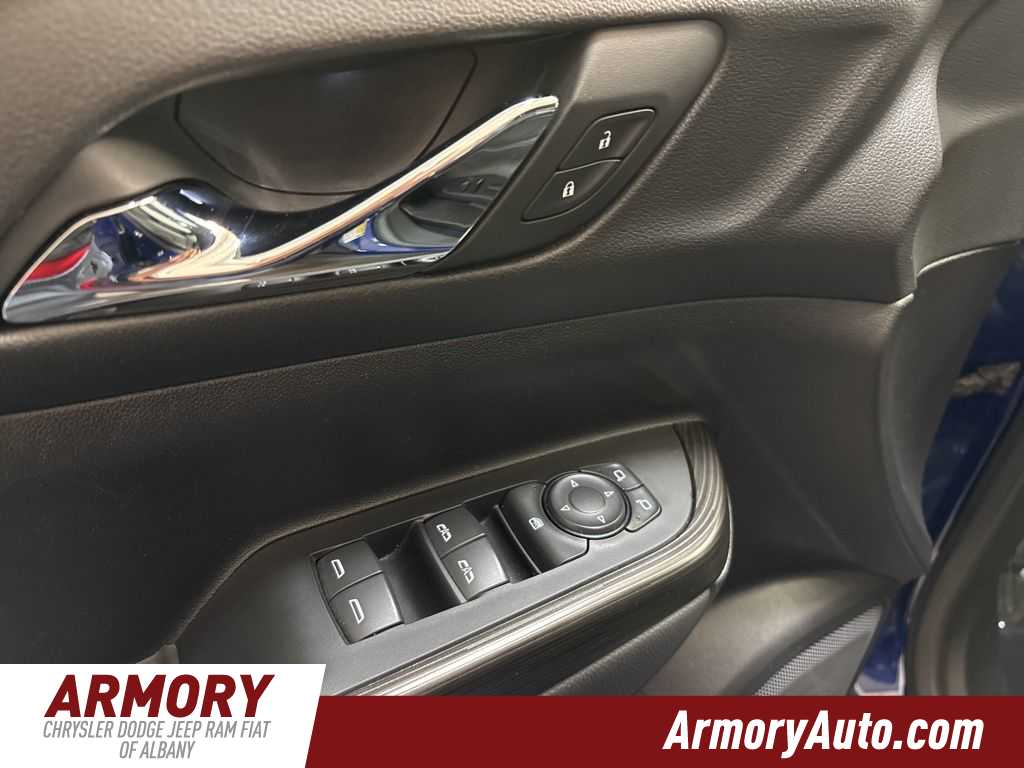 Thumbnail: 2023 GMC Acadia - 8