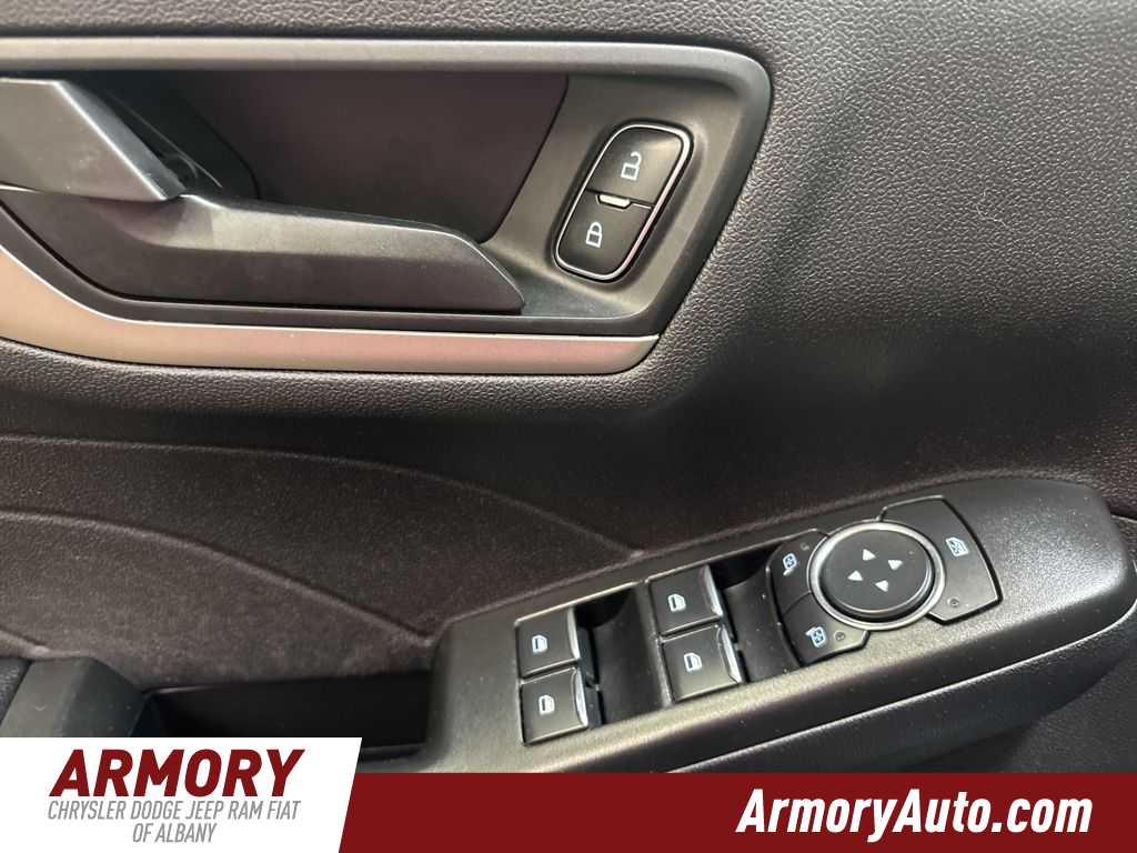 Thumbnail: 2022 Ford Escape - 8