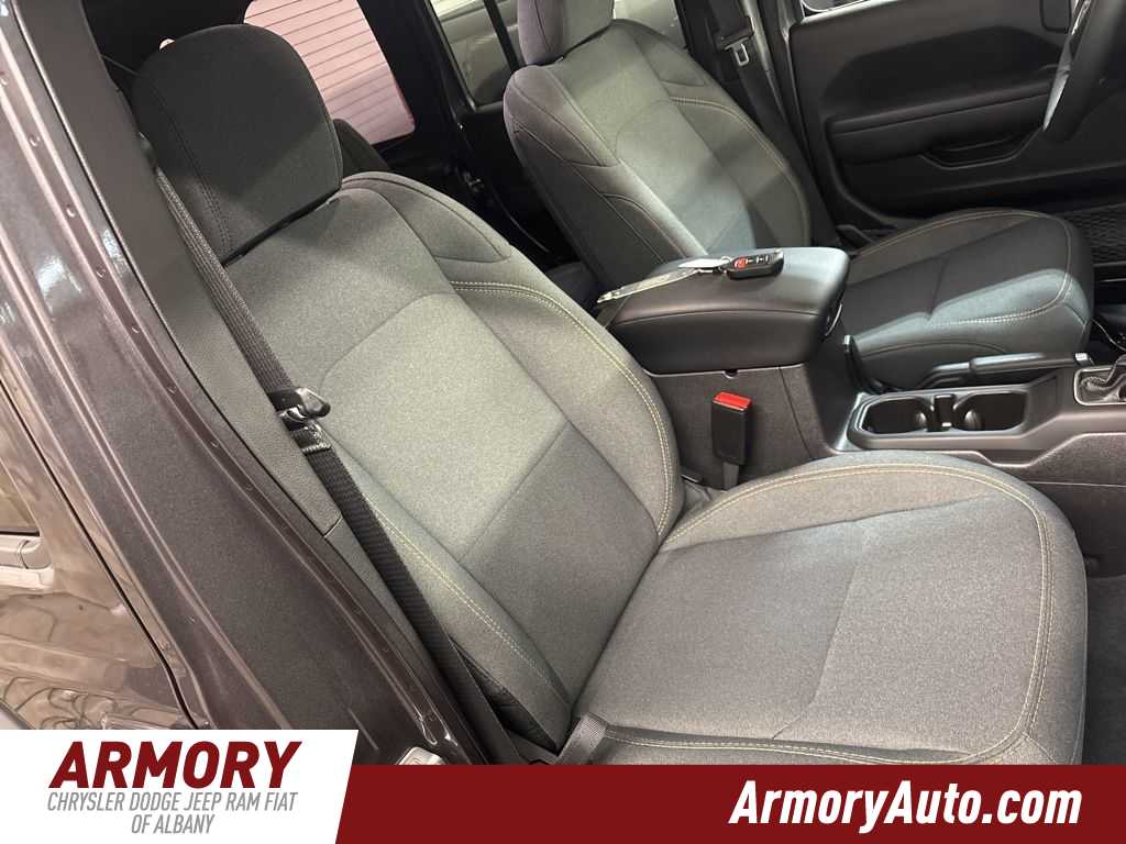 Thumbnail: 2024 Jeep Wrangler - 32