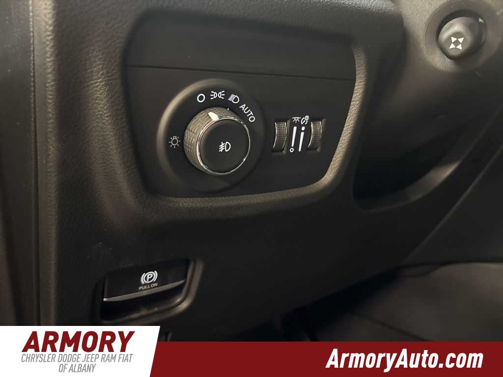 Thumbnail: 2026 Jeep Grand Cherokee - 9