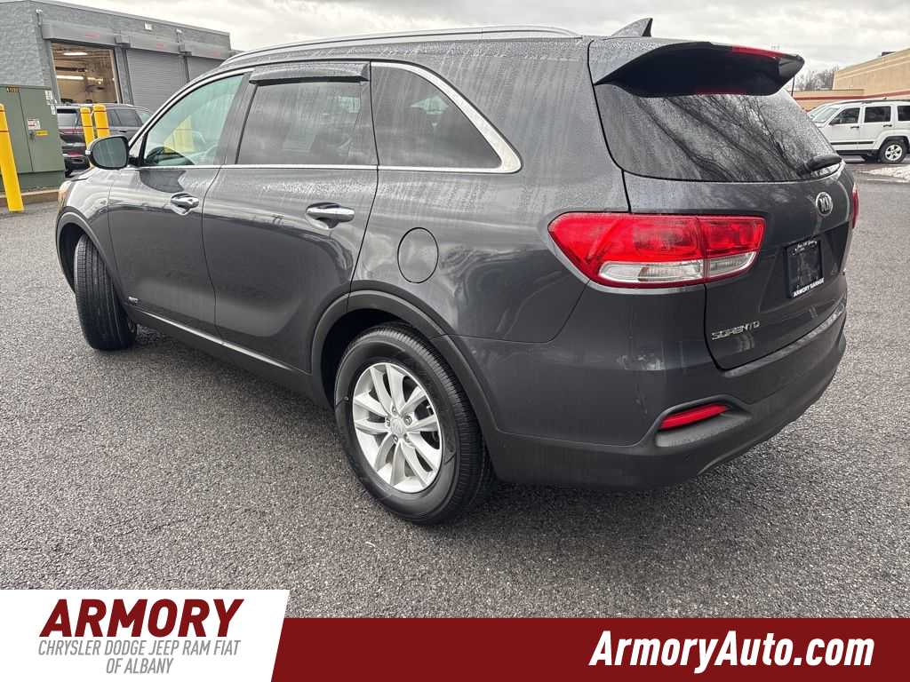 Thumbnail: 2017 Kia Sorento - 6