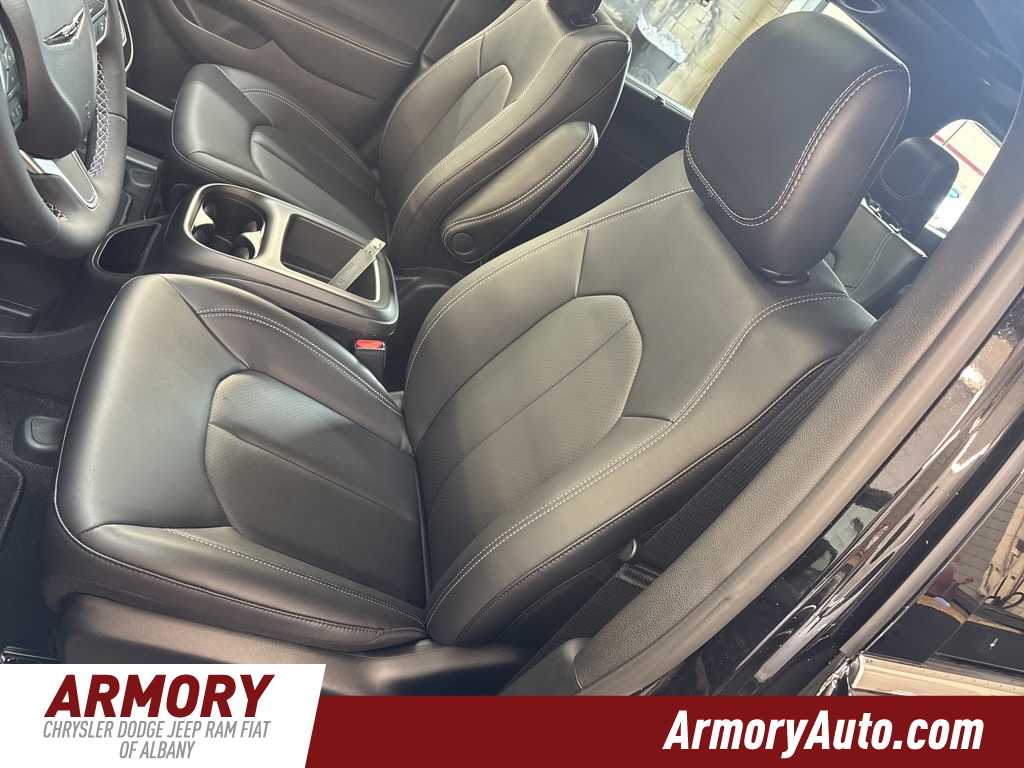 Thumbnail: 2026 Chrysler Pacifica - 10