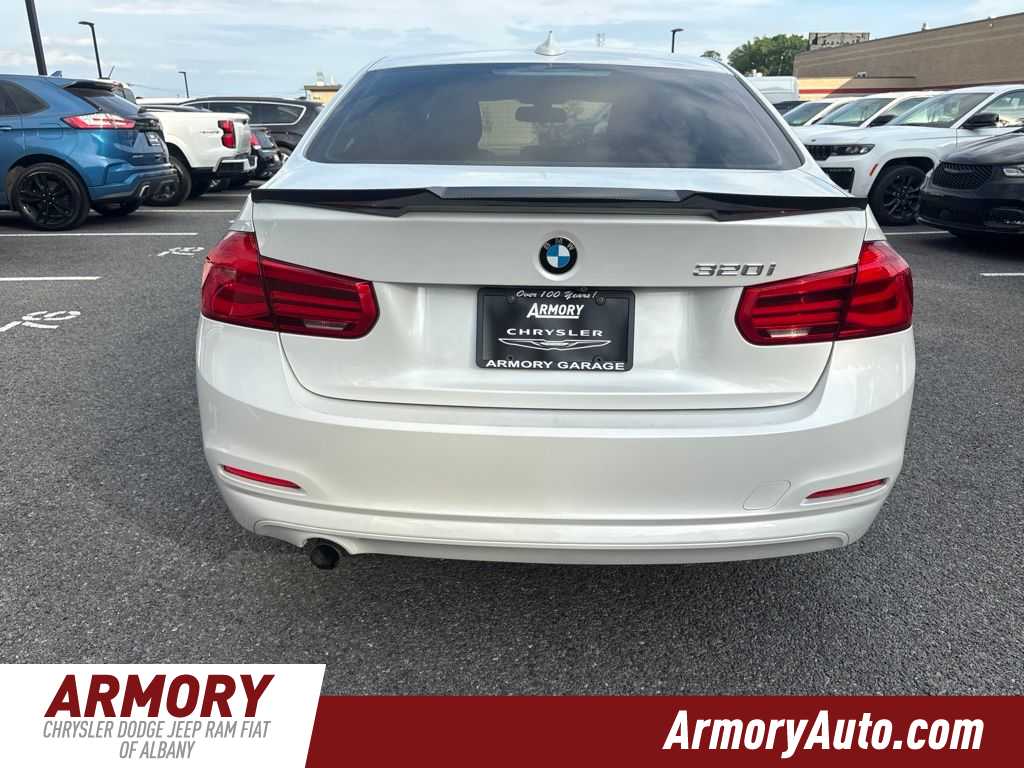 Thumbnail: 2018 BMW 3 Series - 4