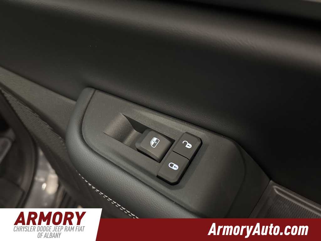 Thumbnail: 2025 Jeep Grand Cherokee - 32