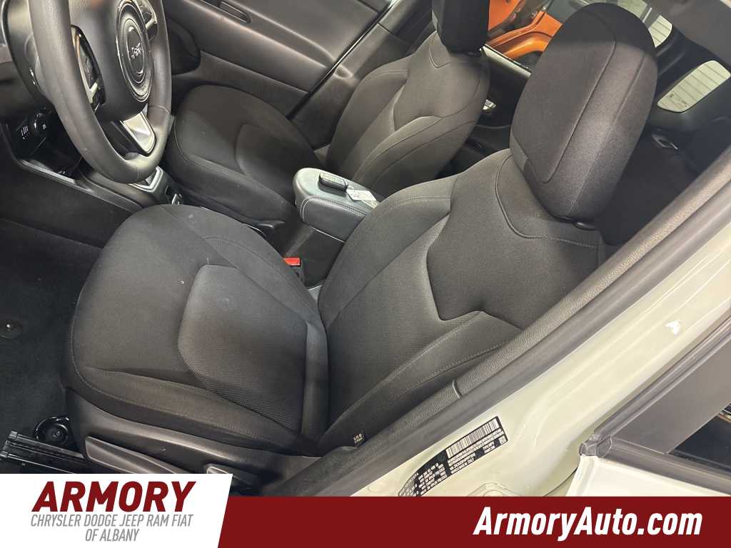 Thumbnail: 2023 Jeep Renegade - 10